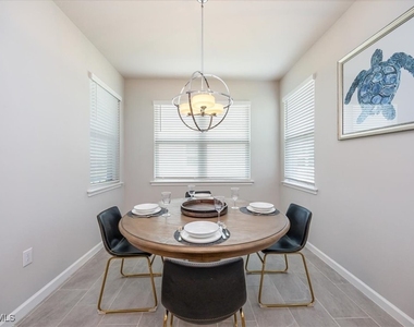 4687 Arboretum Circle - Photo Thumbnail 12