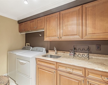 8471 Abbington Circle - Photo Thumbnail 14