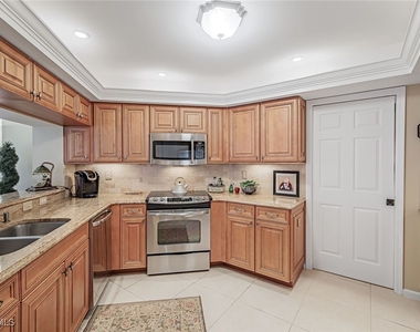8471 Abbington Circle - Photo Thumbnail 6