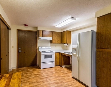 3085 Resort St - Photo Thumbnail 7