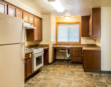 410 Ne Oak St - Photo Thumbnail 5