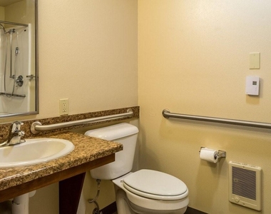 410 Ne Oak St - Photo Thumbnail 7