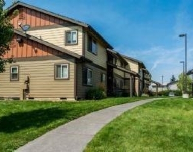 410 Ne Oak St - Photo Thumbnail 1