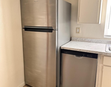 140 Niemira Avenue - Photo Thumbnail 5