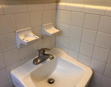 140 Niemira Avenue - Photo Thumbnail 11
