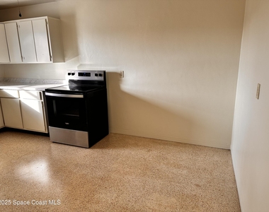 140 Niemira Avenue - Photo Thumbnail 8