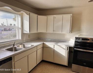 140 Niemira Avenue - Photo Thumbnail 7