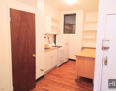 East 9th Street - Photo Thumbnail 3