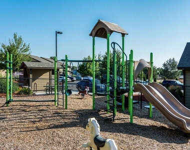 2050 Sw Timber Ave - Photo Thumbnail 5