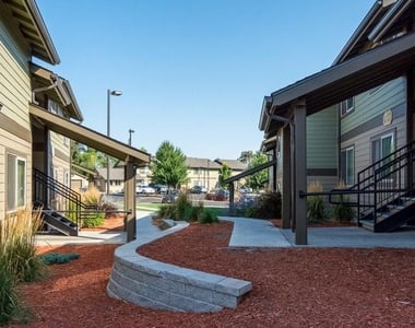 2050 Sw Timber Ave - Photo Thumbnail 3