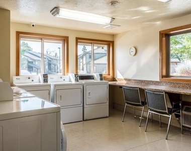 2050 Sw Timber Ave - Photo Thumbnail 9