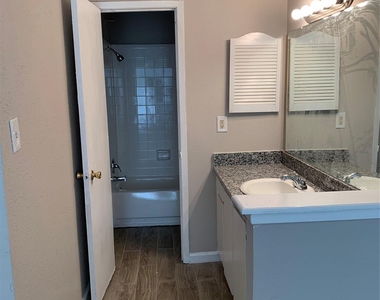 6200 W W Tidwell Road - Photo Thumbnail 9