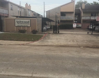 10203 Forum Park - Photo Thumbnail 3