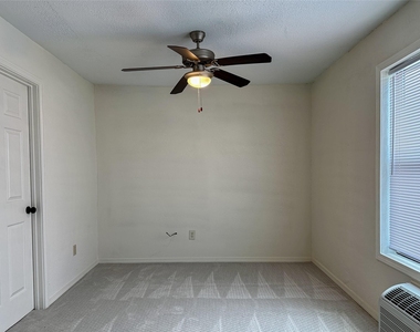 4705 Lyons Avenue - Photo Thumbnail 1