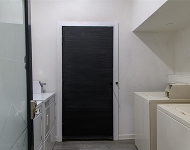 4705 Lyons Avenue - Photo Thumbnail 6