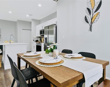 189 Statler Street - Photo Thumbnail 5