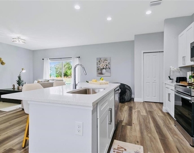 16451 Strauss Avenue - Photo Thumbnail 9