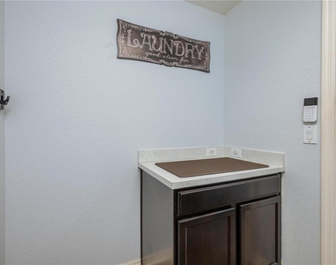 501 Interlock Street - Photo Thumbnail 31