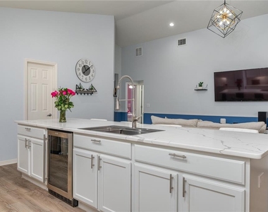 501 Interlock Street - Photo Thumbnail 16