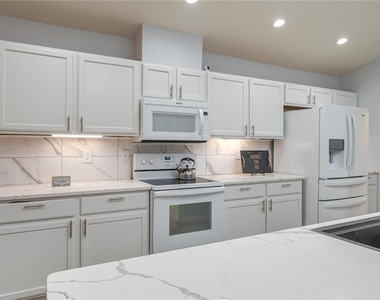 501 Interlock Street - Photo Thumbnail 18