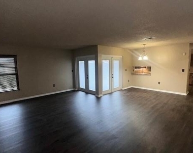 507 Hunter Circle - Photo Thumbnail 1