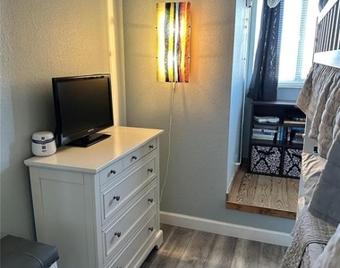 4849 Saxon Drive - Photo Thumbnail 8