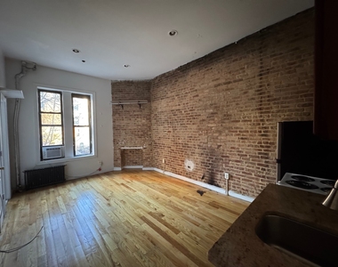 194 Edgecombe Avenue - Photo Thumbnail 2