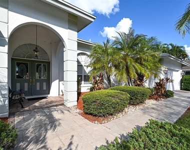 3866 Surrey Court - Photo Thumbnail 4