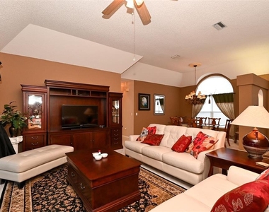 3866 Surrey Court - Photo Thumbnail 14