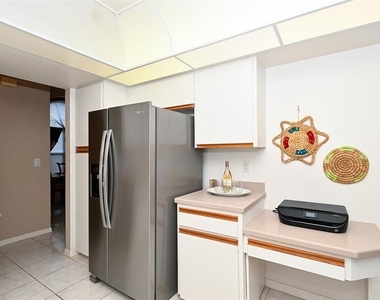 3866 Surrey Court - Photo Thumbnail 23