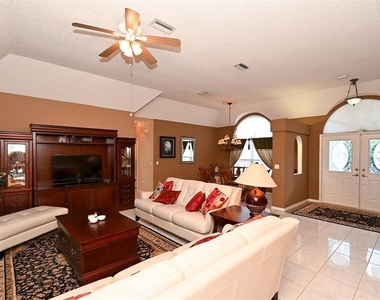 3866 Surrey Court - Photo Thumbnail 13