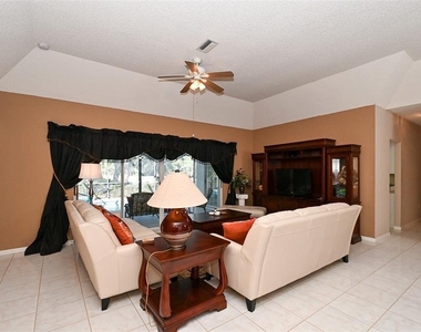 3866 Surrey Court - Photo Thumbnail 7