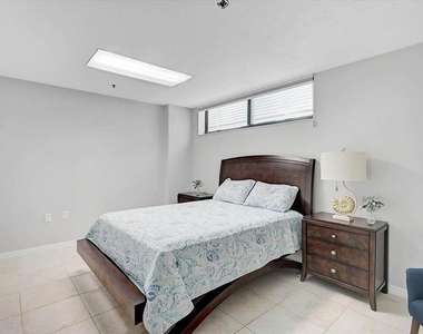 988 Blvd Of The Arts - Photo Thumbnail 39