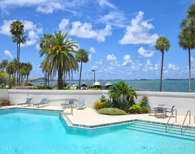 988 Blvd Of The Arts - Photo Thumbnail 22