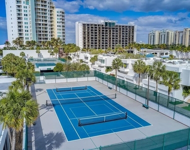 988 Blvd Of The Arts - Photo Thumbnail 16