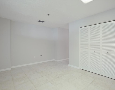 988 Blvd Of The Arts - Photo Thumbnail 9