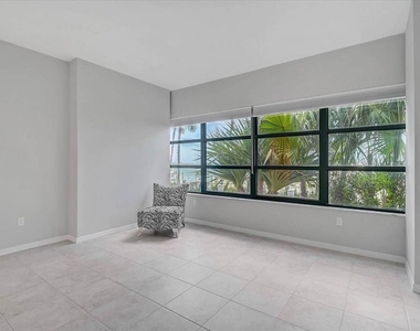 988 Blvd Of The Arts - Photo Thumbnail 35