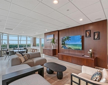 988 Blvd Of The Arts - Photo Thumbnail 30
