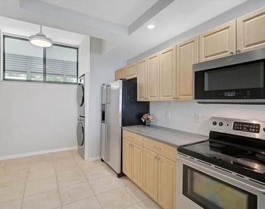 988 Blvd Of The Arts - Photo Thumbnail 37