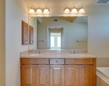 501 Haben Boulevard - Photo Thumbnail 15