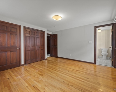 80 Capen Boulevard - Photo Thumbnail 13