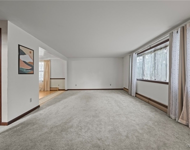 80 Capen Boulevard - Photo Thumbnail 5