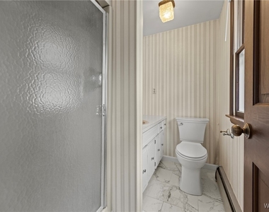80 Capen Boulevard - Photo Thumbnail 21