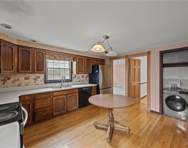 80 Capen Boulevard - Photo Thumbnail 8