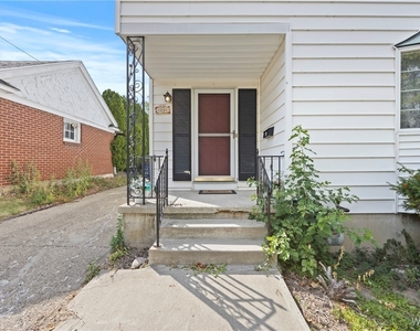 80 Capen Boulevard - Photo Thumbnail 3
