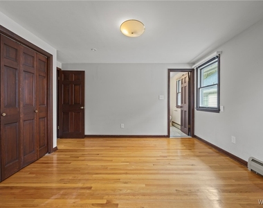 80 Capen Boulevard - Photo Thumbnail 14