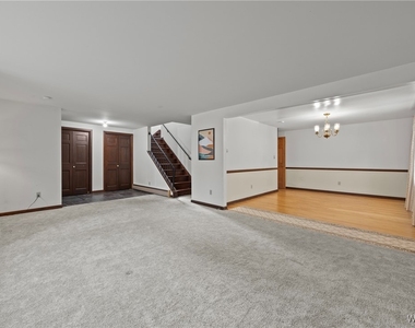 80 Capen Boulevard - Photo Thumbnail 7