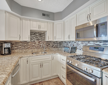 42 Hamilton Avenue - Photo Thumbnail 14