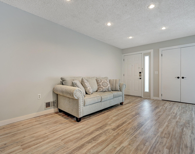 42 Hamilton Avenue - Photo Thumbnail 3