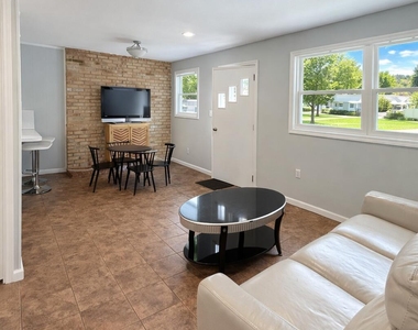 17 Wyckoff Street - Photo Thumbnail 3